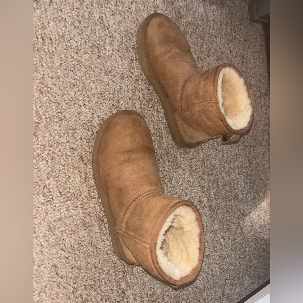 Ugh mini size 7